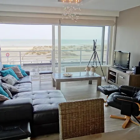 In Near The Beach, Cleaning Included Apartamento